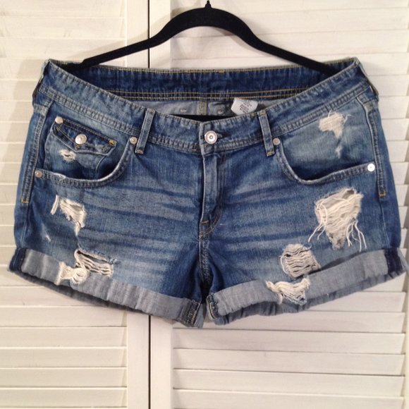 H&M Shorts Hm Denim Size Blue Distressed Destroyed Rolled Cuff Jean